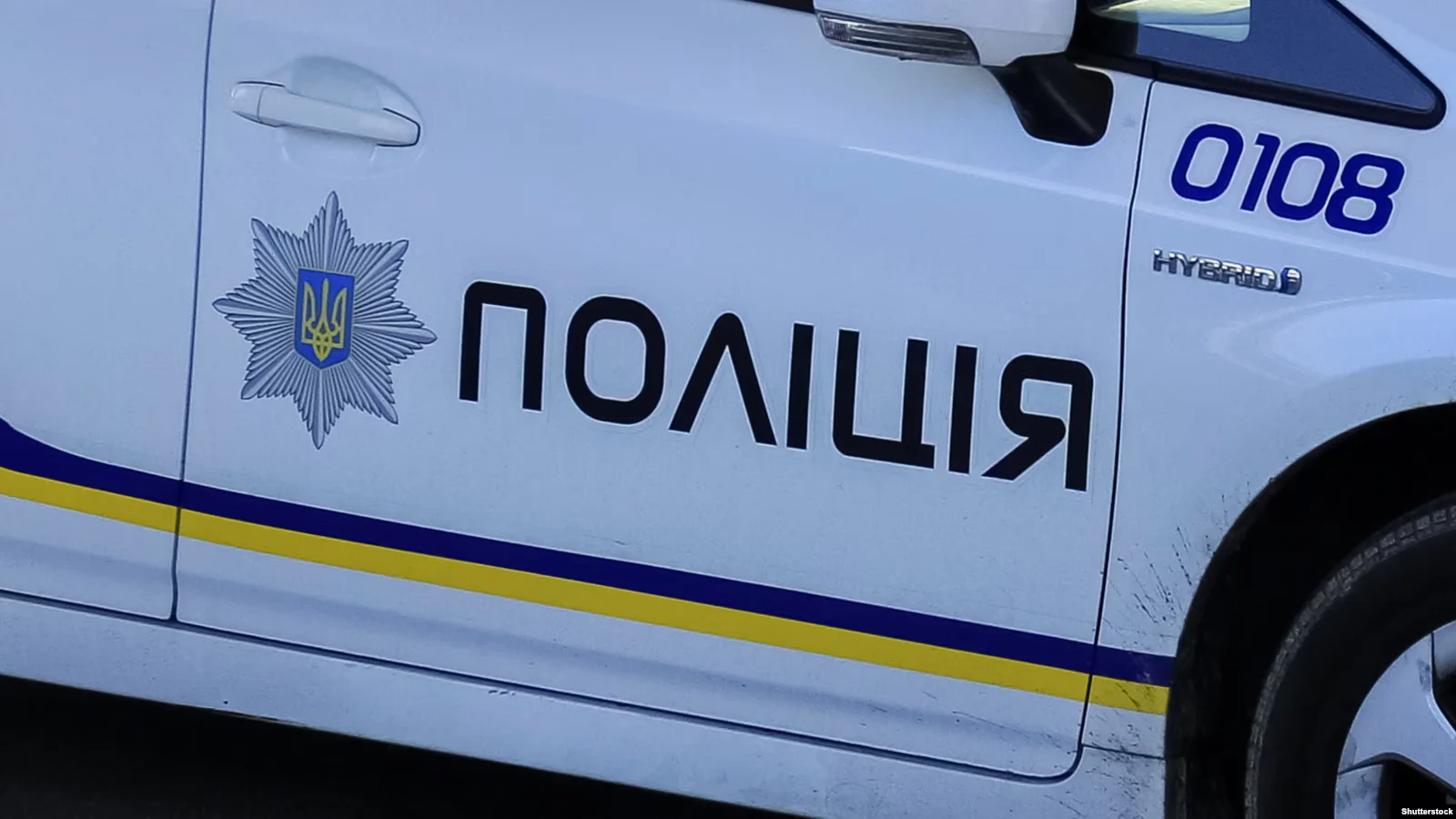 У центрі Херсона російський дрон атакував поліцейське авто: пошкоджено