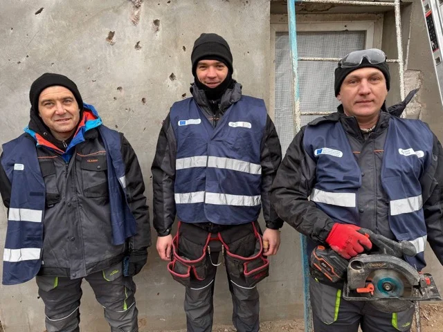 Волонтери відновили будинок пенсіонерки в Херсоні після обстрілу
