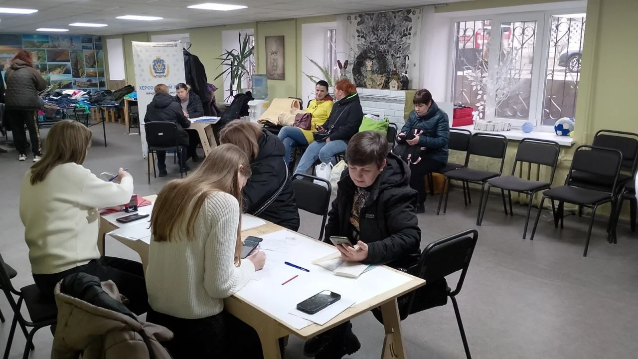Дніпро: як центр «Вільні разом» комплексно підтримує переселенців з Херсонщини