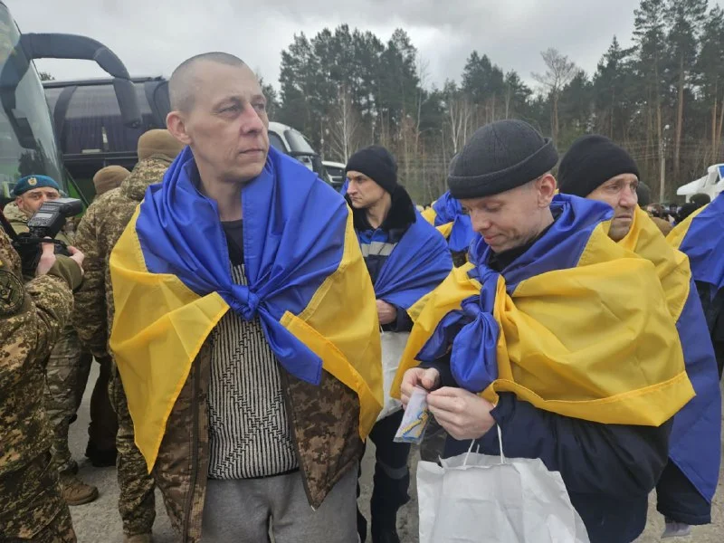 200 українських захисників повернулися додому
