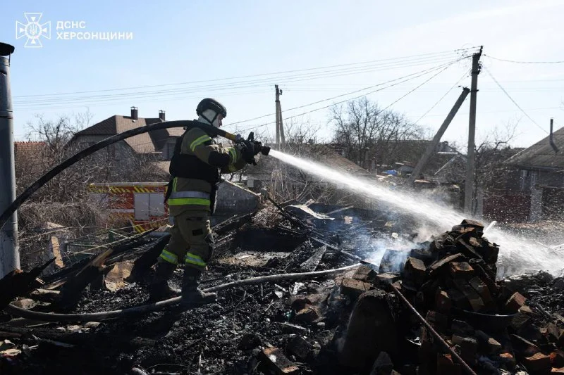 У Херсоні артобстріл спричинив пожежу в будинку, жертв немає