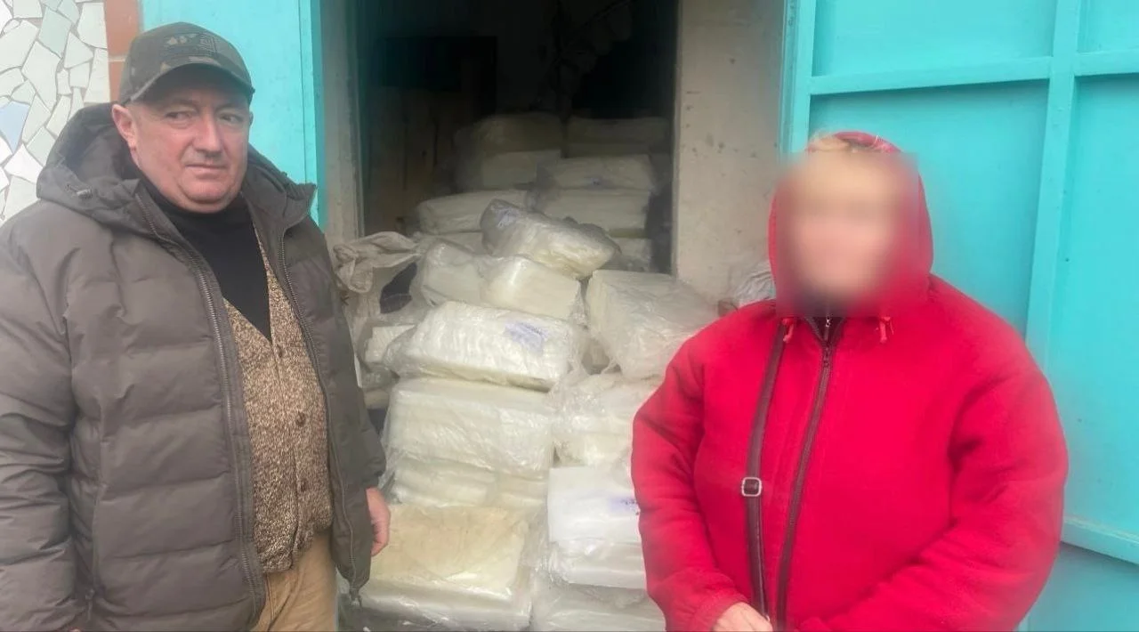 Волонтери передали парафін для окопних свічок бійцям на Херсонщині