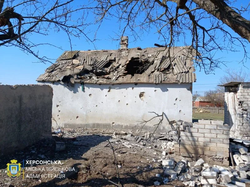 Окупанти обстріляли Зеленівку: поранено сімейну пару, пошкоджено будинки