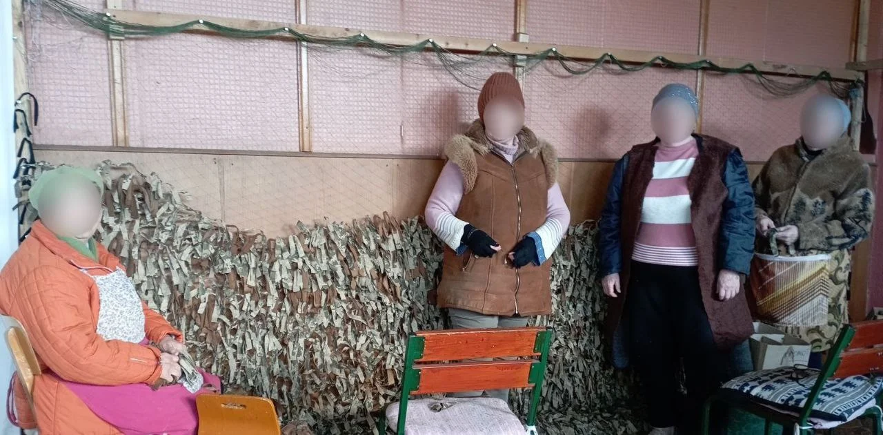 Верхньорогачицька громада плете маскувальні сітки для ЗСУ