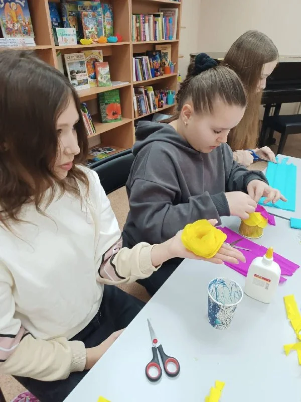 Херсонська бібліотека: весняні квіти для малечі