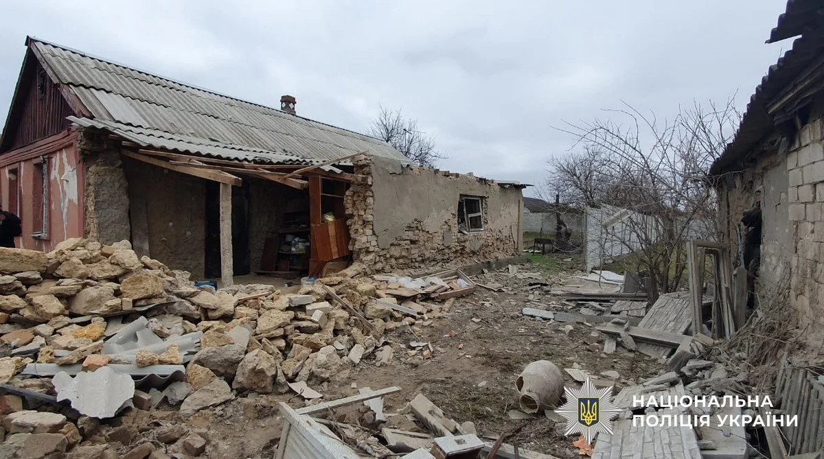 Росіяни обстріляли Херсонщину: загинула жінка, п’ятеро поранених, значні руйнування