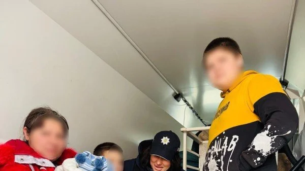 Родину з трьома дітьми, серед яких немовля, евакуювали з Білозерки