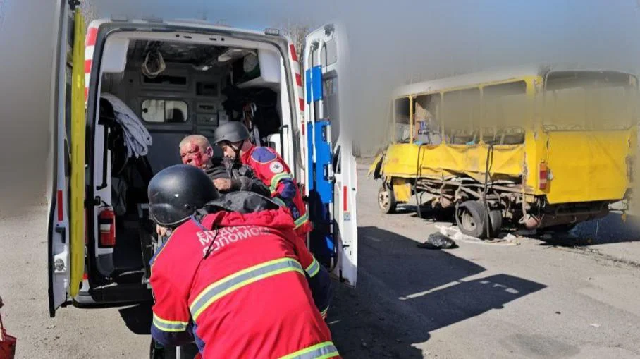У Херсоні обстріляли маршрутку: вісім постраждалих у Дніпровському районі