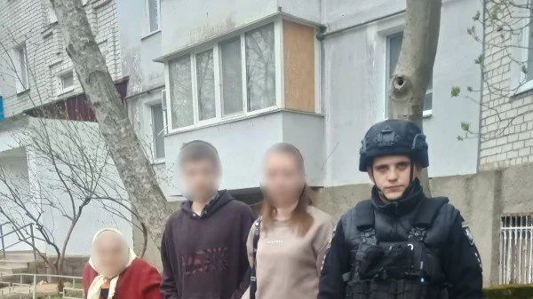 Поліцейський офіцер врятував родину з-під обстрілів на Херсонщині: заклик до евакуації