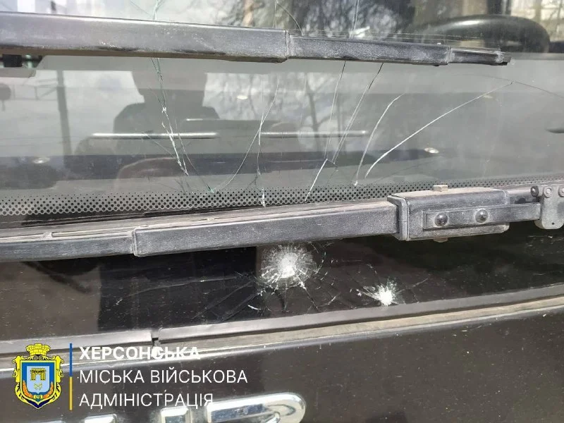 Дрон РФ знову атакував автобус у Корабельному: водій поранений
