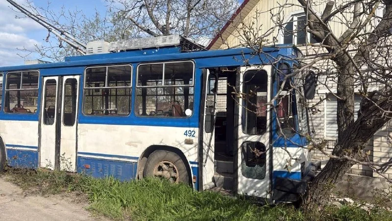 У Миколаєві дрон РФ вдруге за день атакував транспорт: важко поранено водія тролейбуса