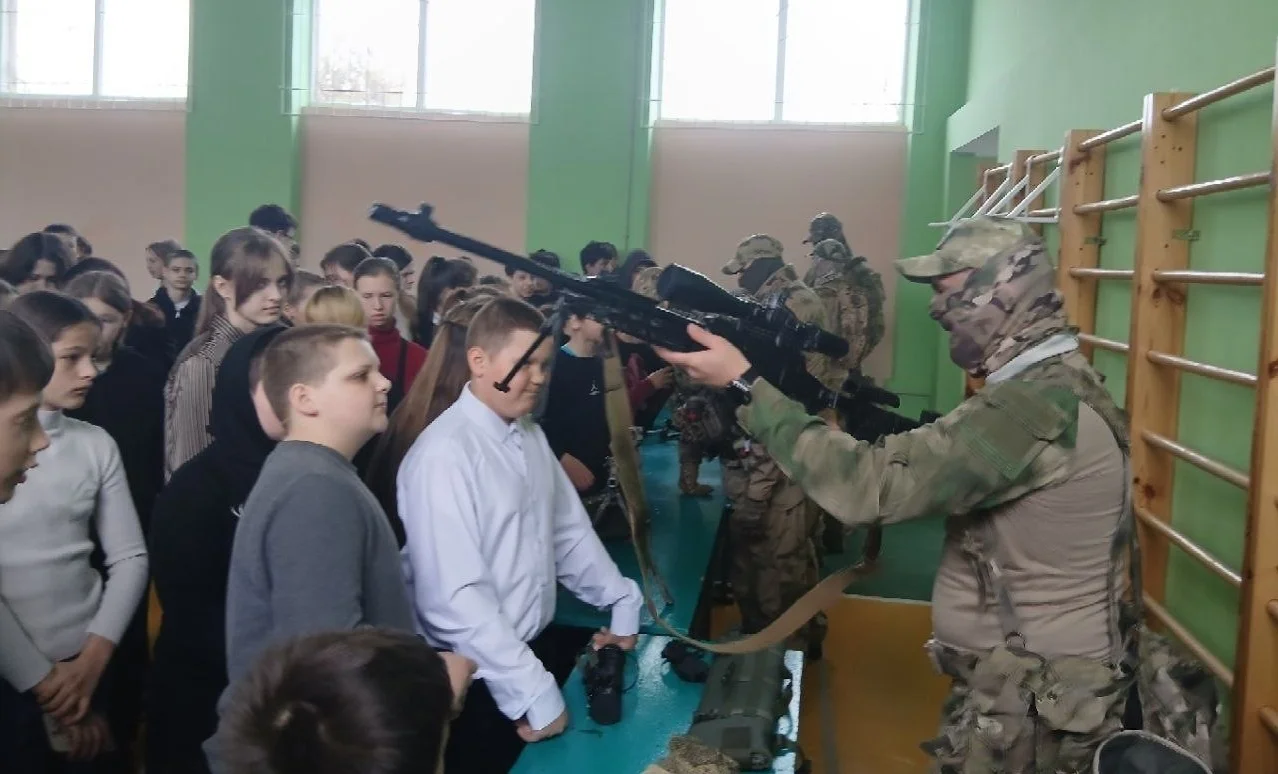 Окупанти на Херсонщині: масові звільнення місцевих та заміна російськими ПВК