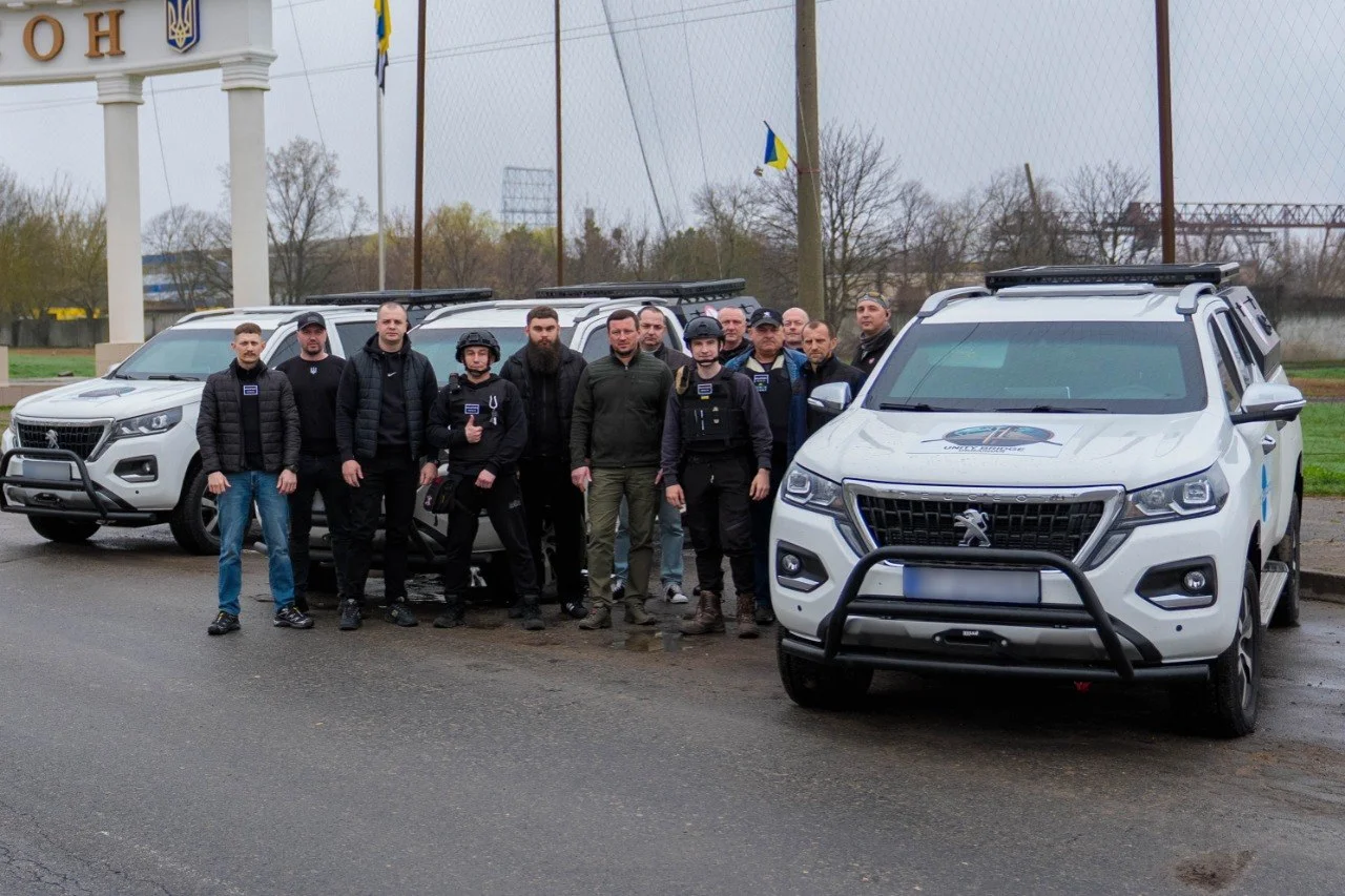 Броньовані авто для Херсонщини: посилення безпеки евакуаційних груп під загрозою обстрілів