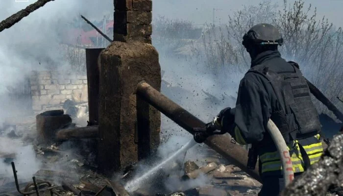 Херсонщина: російські війська атакували житловий будинок у Комишанах