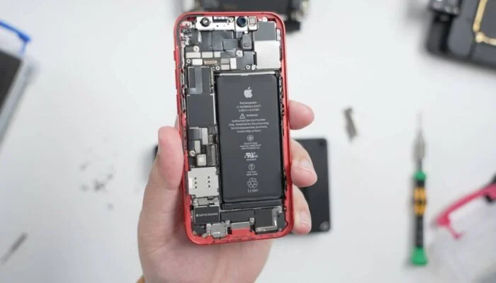 ЄС зобов’яже виробників смартфонів дозволити заміну батареї з 2027