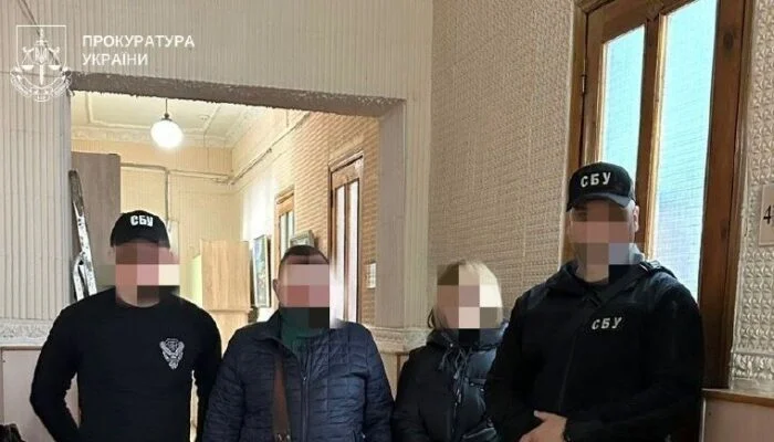 Родина з Херсона підозрюється у колаборації на керівних посадах