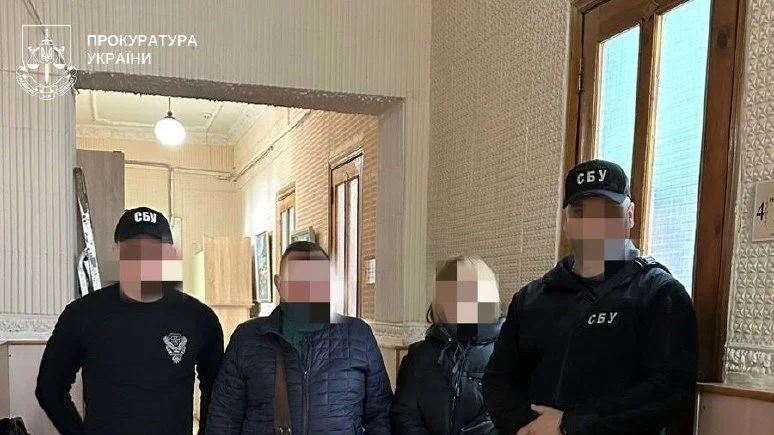 Родина з Херсона підозрюється у колаборації на керівних посадах