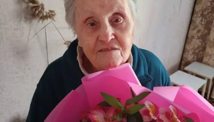 Заступниця мера привітала 95-річну жительку Херсона Олену Сисоєву