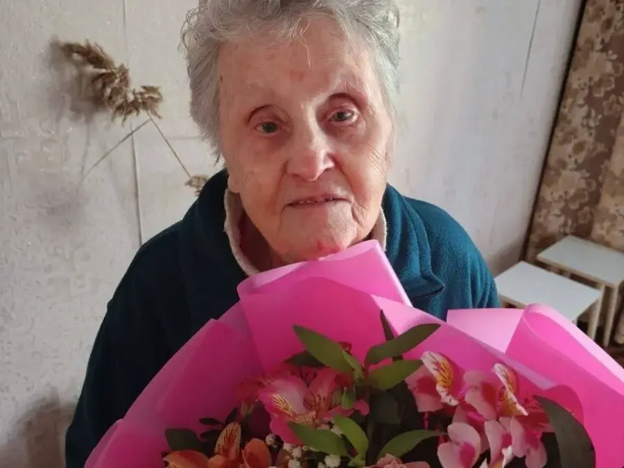 Заступниця мера привітала 95-річну жительку Херсона Олену Сисоєву