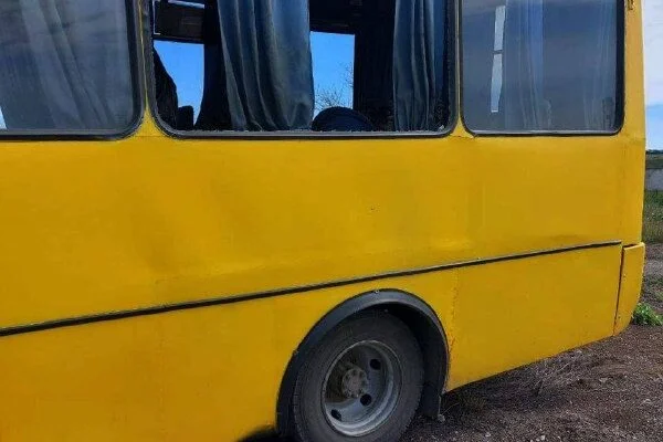 Дві дронові атаки на маршрутки у Херсоні: інформації про поранених немає