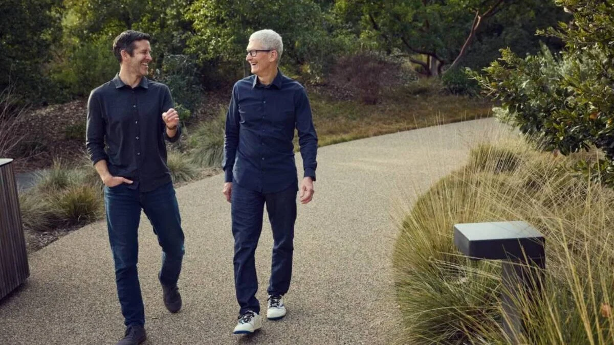 Тім Кук залишає посаду CEO Apple, його замінить Джон Тернус