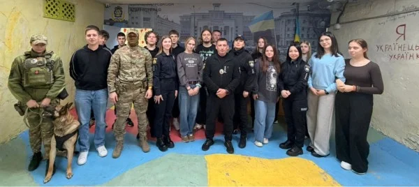 На Херсонщині 30 старшокласників ознайомилися з роботою поліції