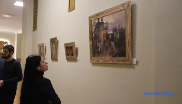 МЗС відкрило виставку артпринтів 30 викрадених картин з Херсона
