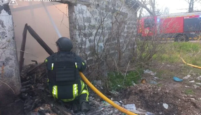 Рятувальники загасили пожежу в господарській споруді на Херсонщині